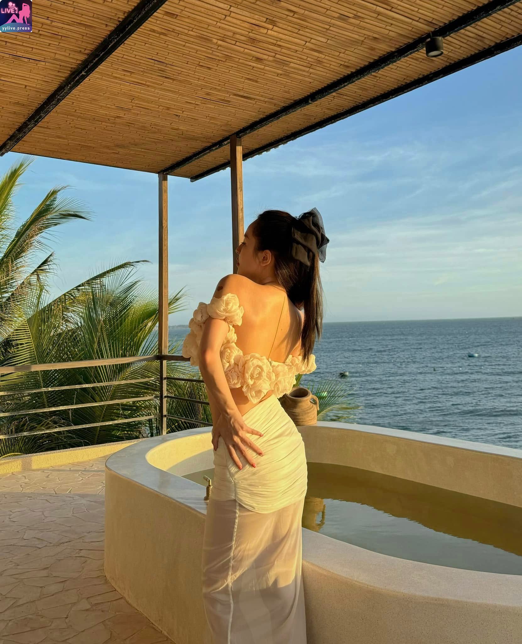 Anh Đỗ 5 Anh Đỗ Nữ Hotgirl Tạo Dáng Khiêu Gợi Khiến Fan Nhìn Đỏ Cả Mặt 5
