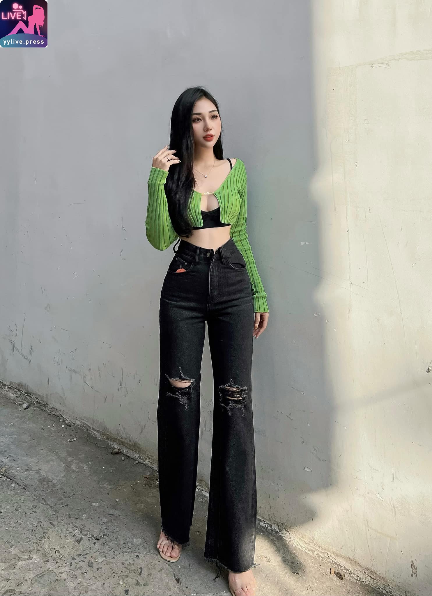 Bùi Hồng Thắm 3 Bùi Hồng Thắm Lộng Lẫy Quyến Rũ Đầy Cuốn Hút Mọi Ánh Nhìn 3