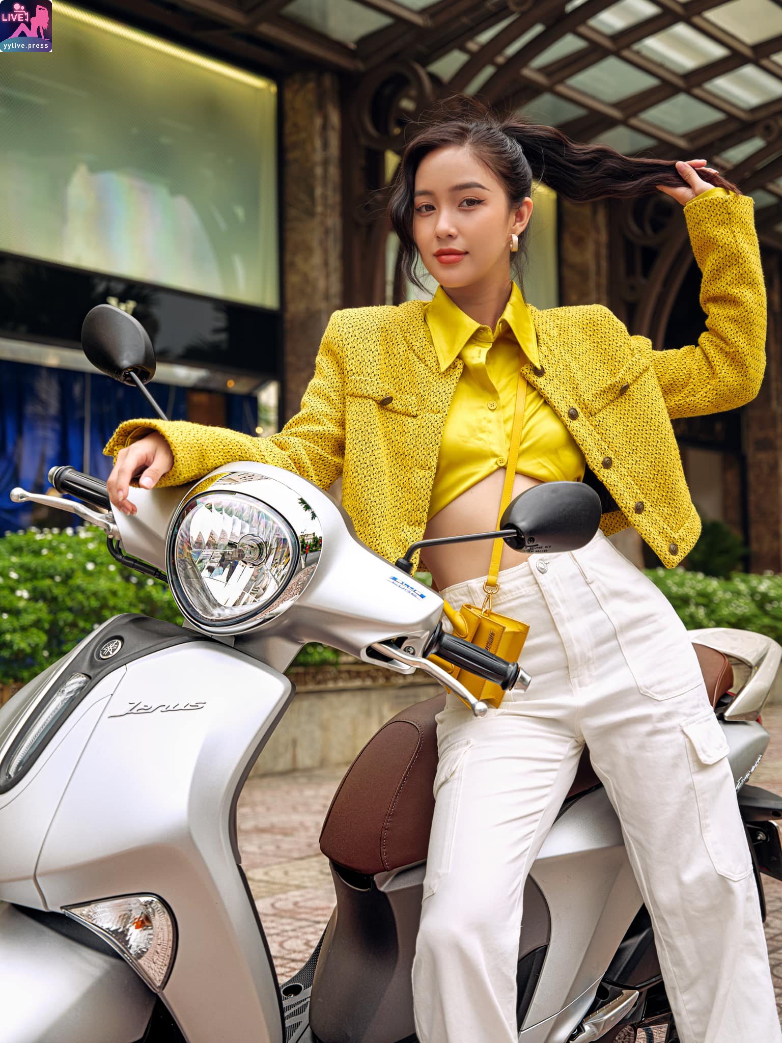 Chi Lê 1 Chi Lê Diện Đồ Hở Phô Vòng Một Nở Nang Đầy Cuốn Hút 1