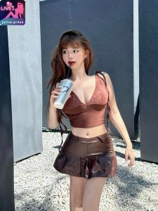 Gái Xinh Bích Ngọc Khoe Dáng Nuột Nà Vòng Eo Đầy Quyến Rũ 2