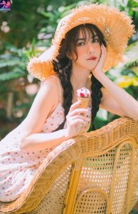 Hồ Thị Thùy Linh Tạo Dáng Với Thần Thái Sang Chảnh Và Thân Hình Gợi Cảm 1