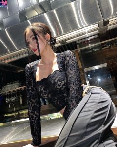 Hoàng Kim Ngân Đốt Mắt Fan Hâm Mộ Với Vòng Một Nóng Bỏng 2