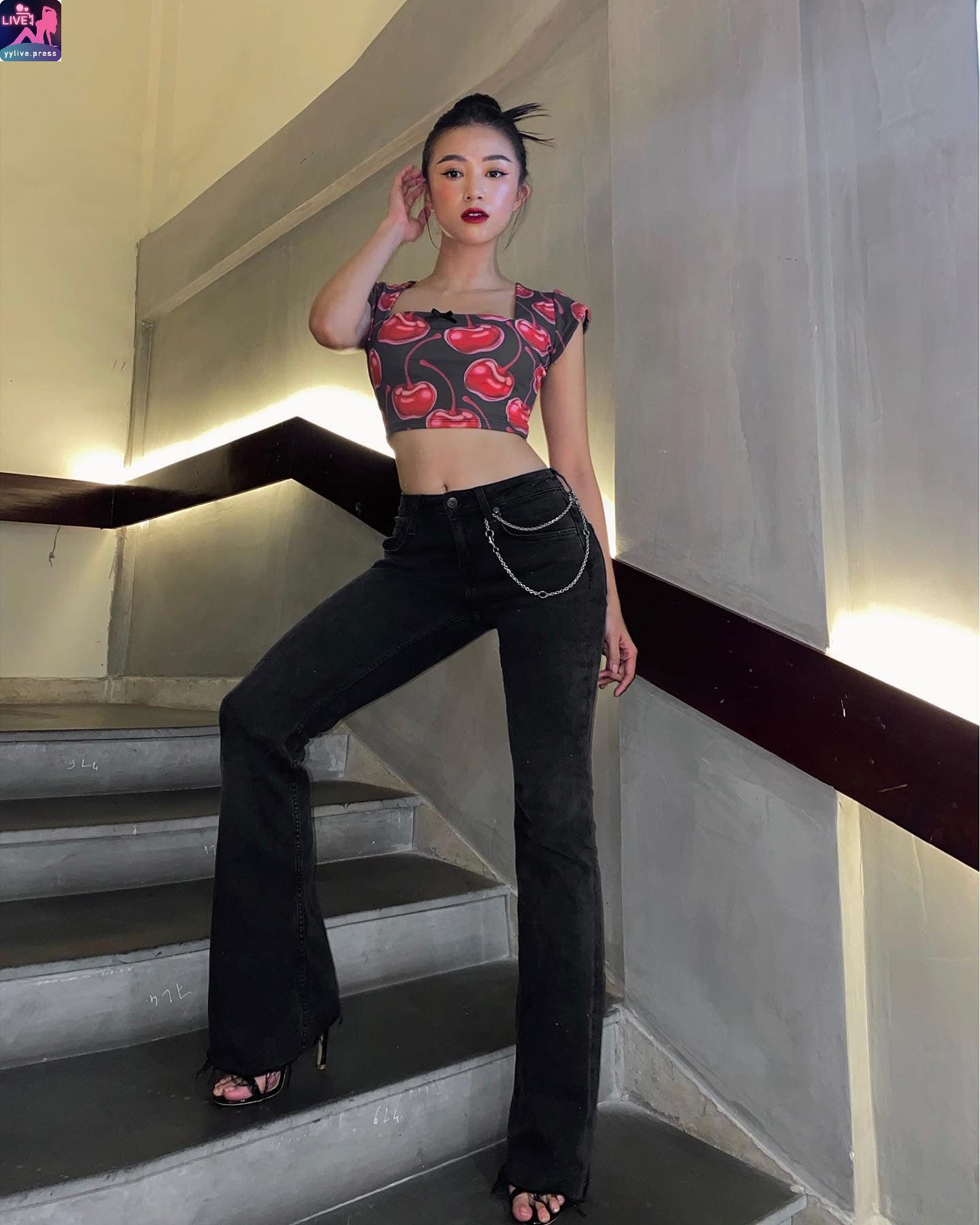 Hoàng Kim Ngân Đốt Mắt Fan Hâm Mộ Với Vòng Một Nóng Bỏng 4