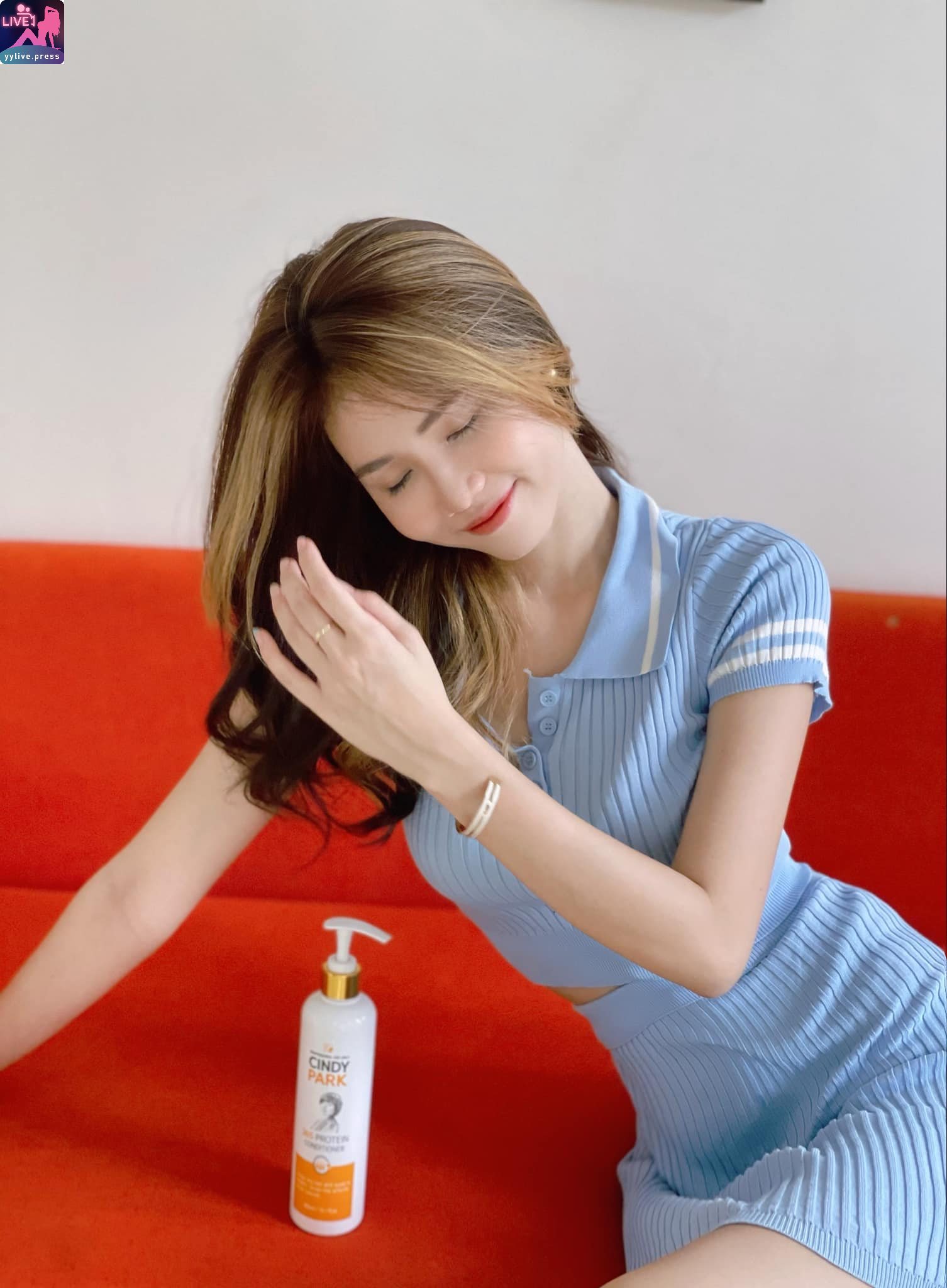 Kim Yến 3 Hotgirl Xinh Đẹp Kim Yến Tạo Dáng Quyến Rũ Thần Thái Đầy Cuốn Hút 3