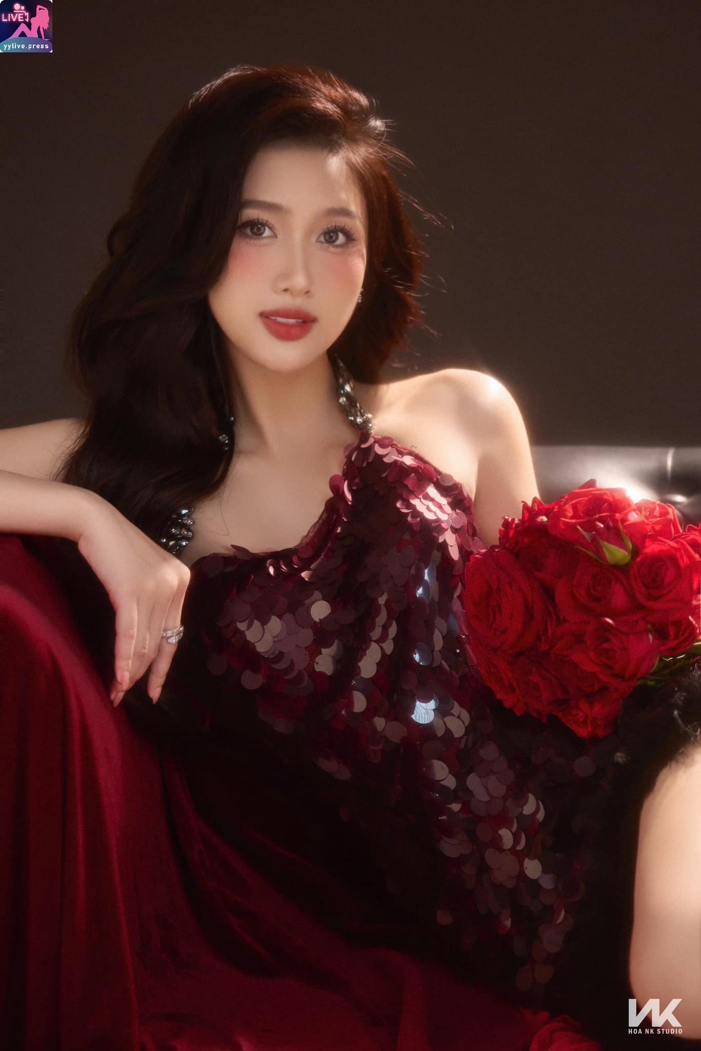 Hương Thu Bùi 2 Hương Thu Bùi Đầy Lôi Cuốn Với Phong Cách Thời Trang Gợi Cảm 2