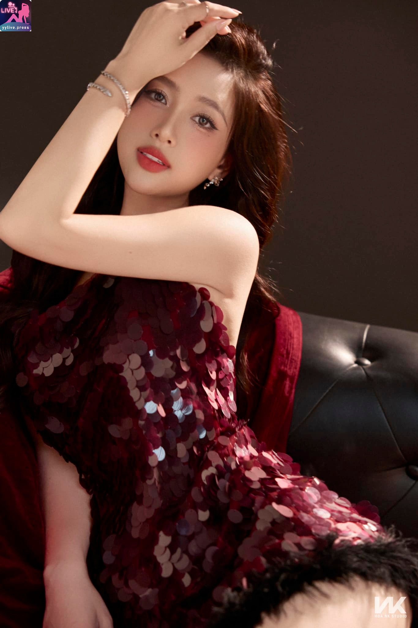 Hương Thu Bùi 5 Hương Thu Bùi Đầy Lôi Cuốn Với Phong Cách Thời Trang Gợi Cảm 5