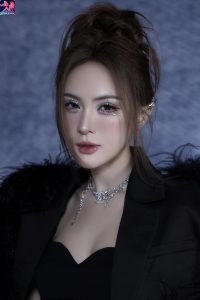 Kelly Nguyen Diện Đầm Ôm Khoe Dáng Cực Gợi Cảm Cuốn Hút 1