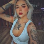 Kim Thanh Bùi Diện Áo Ngắn Khoe Hình Xăm Đầy Gợi Cảm 2