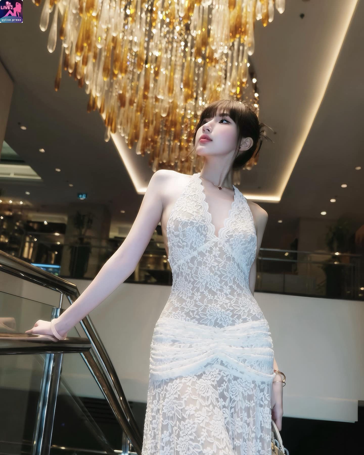 Nguyễn Lâm Hoàng Quyên 5 Nguyễn Lâm Hoàng Quyên Khoe Gương Mặt Thon Dài Trắng Xinh Đẹp 5