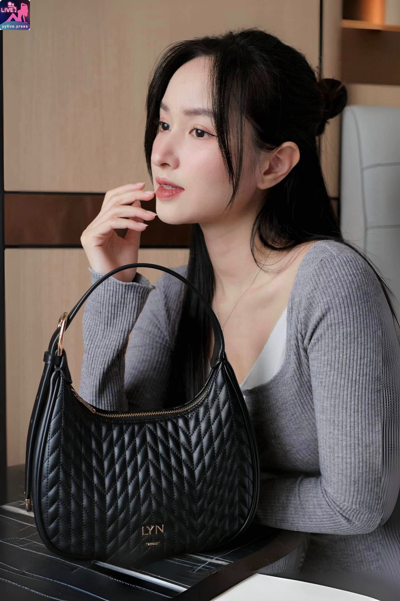 Nguyễn Lê Vi 2 Nguyễn Lê Vi Tạo Dáng Cực Gợi Cảm Trong Bộ Ảnh Mới Nhất 2